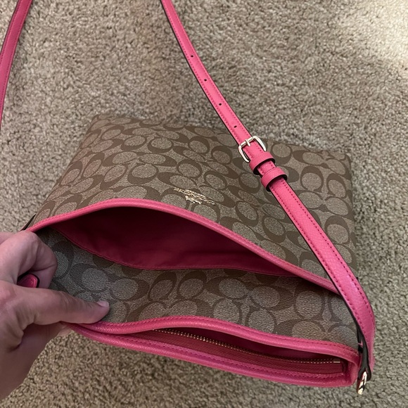 Like New Coach Crossbody! - Picture 6 of 6